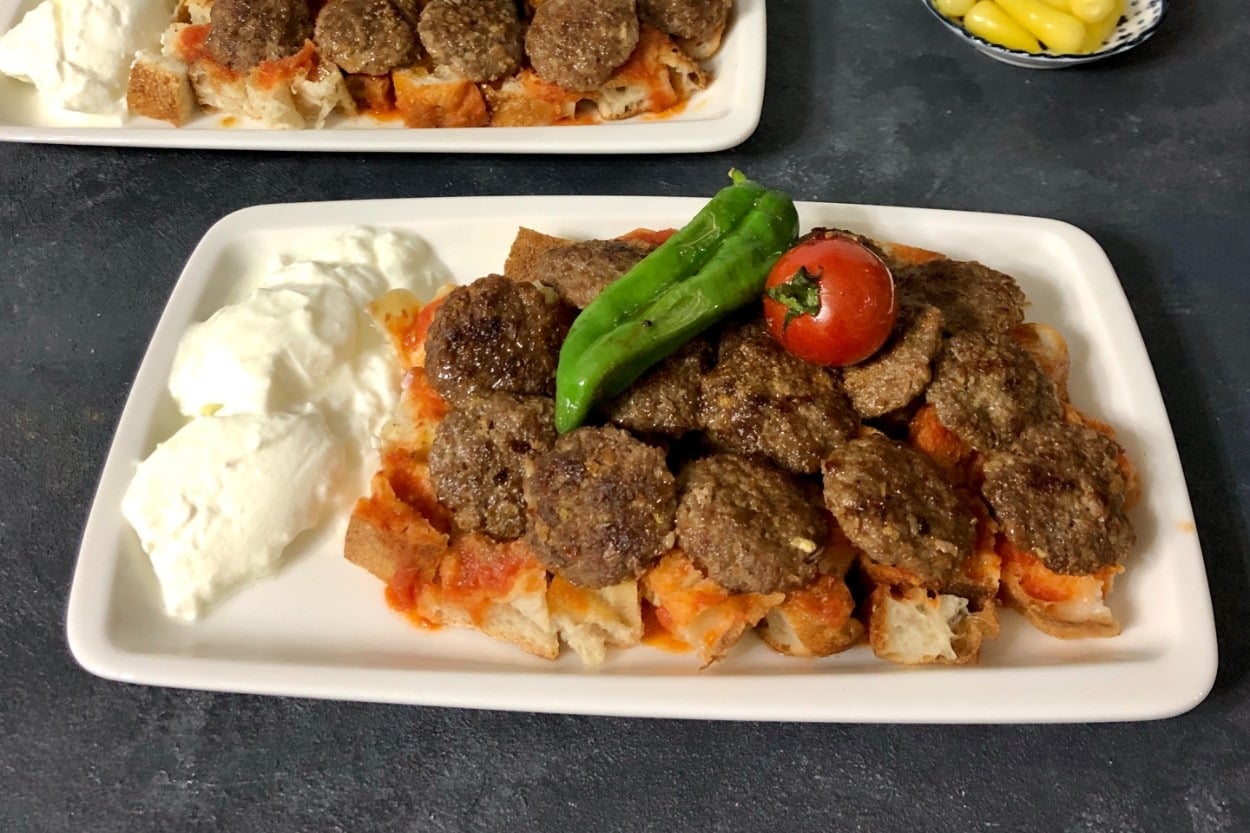 Sosuyla Güzel: Pideli Köfte