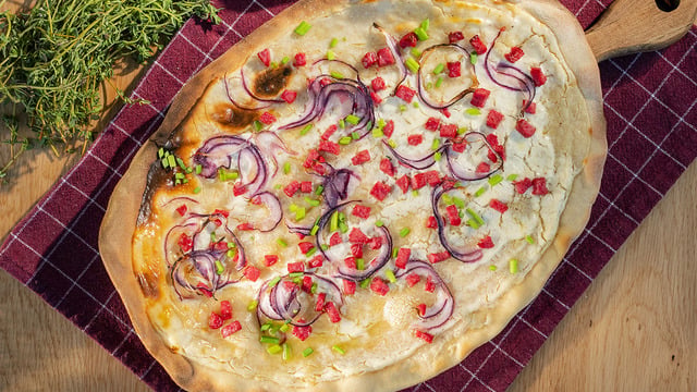 Lahmacun ve Pizzanın Küçük Kardeşi: Flammkuchen