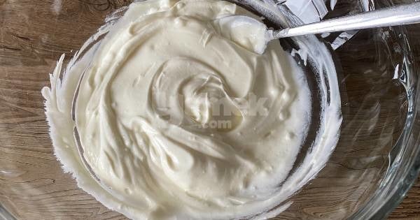 yogurtlu-marul-salatasi-yapim2