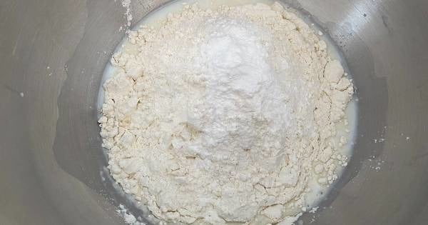 1-bardak-sutle-puf-boregi-yapim1