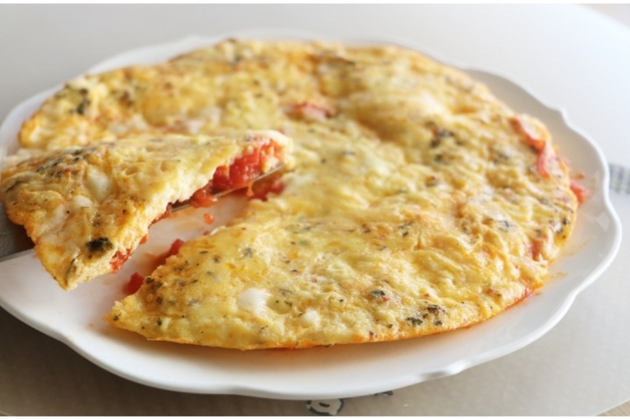 Kahvaltının Prensi: Domatesli Kaşarlı Omlet