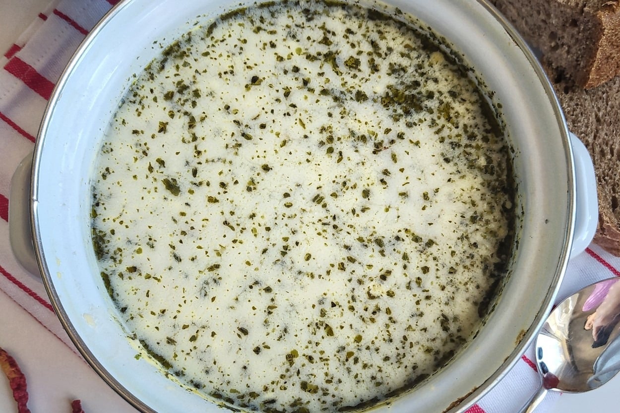 İçinde Erişte de Var: Terbiyeli Yeşil Mercimek Çorbası