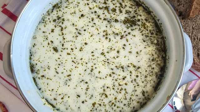 İçinde Erişte de Var: Terbiyeli Yeşil Mercimek Çorbası