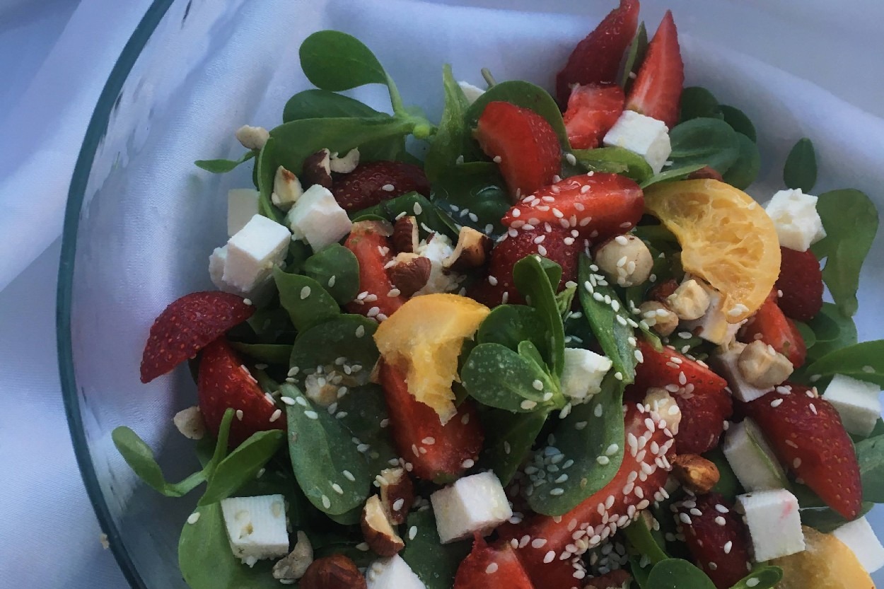 Fındık da Ona Çok Yakıştı: Meyveli Semizotu Salatası