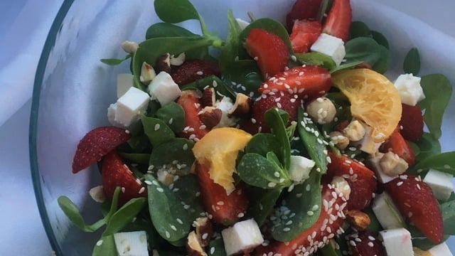 Fındık da Ona Çok Yakıştı: Meyveli Semizotu Salatası