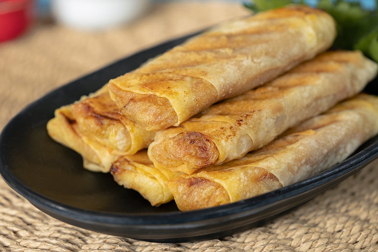 Pratik Sevenlere: Tost Makinesinde Çin Böreği