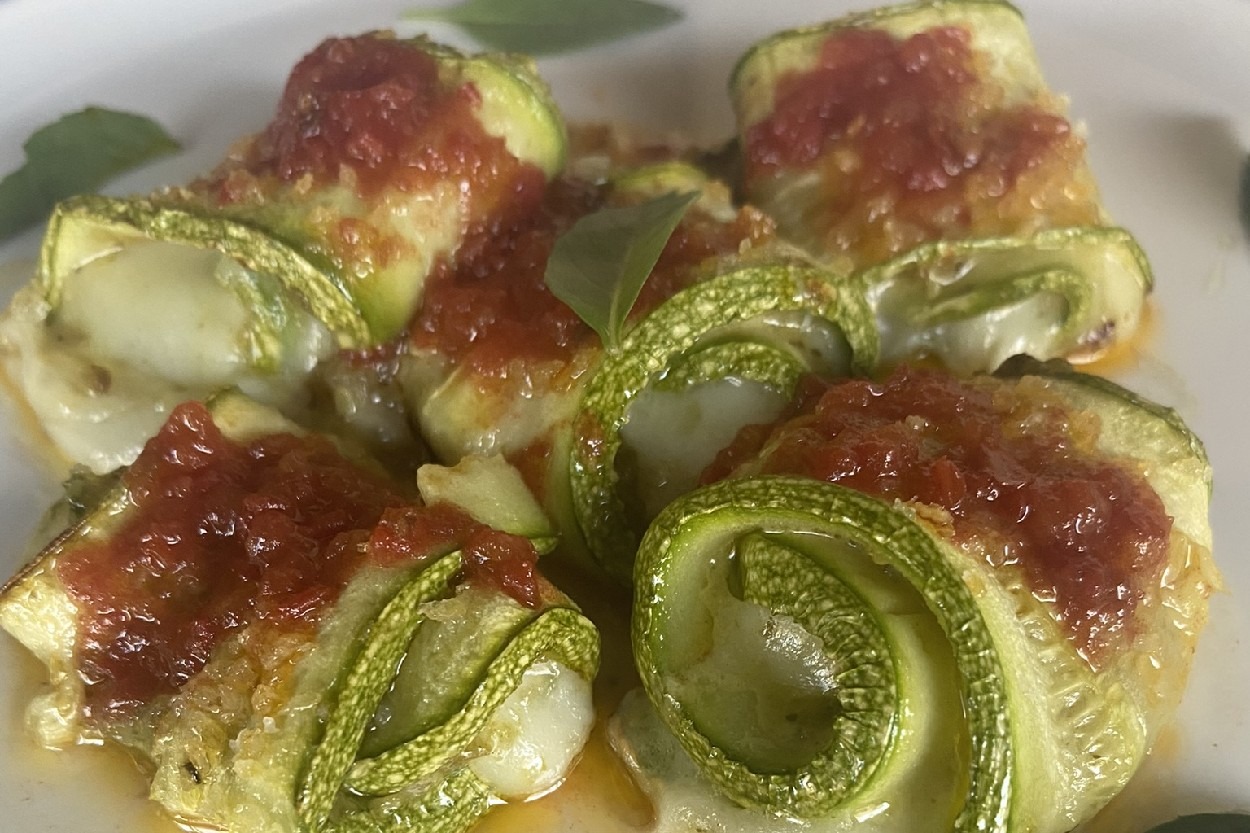 Bir Ferahlık Abidesi: Pesto Soslu ve Kaşarlı Kabak Rulo