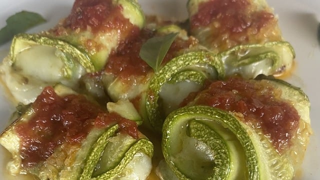 Bir Ferahlık Abidesi: Pesto Soslu ve Kaşarlı Kabak Rulo