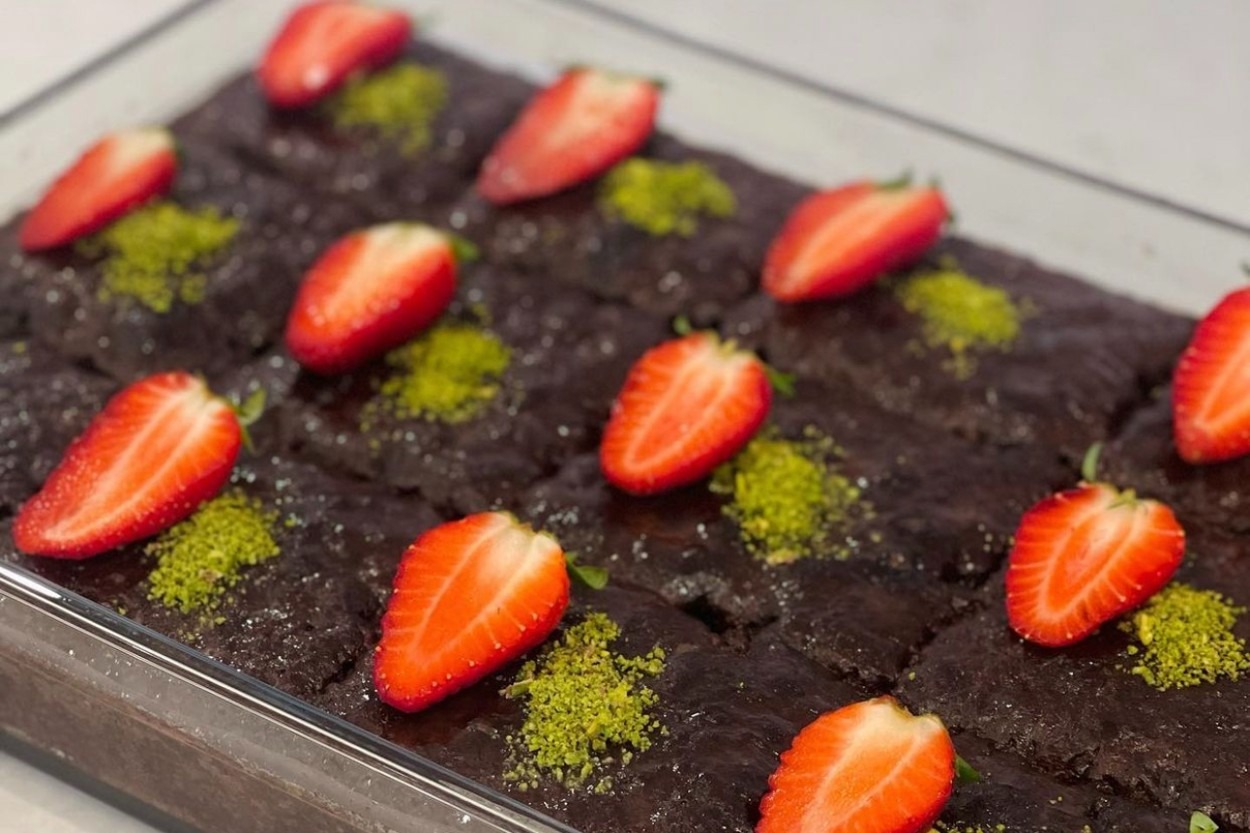 Brownie Tadında: Çikolatalı Islak Kek