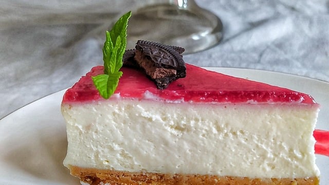 Lezzet Patlaması: Vişne Soslu Cheesecake