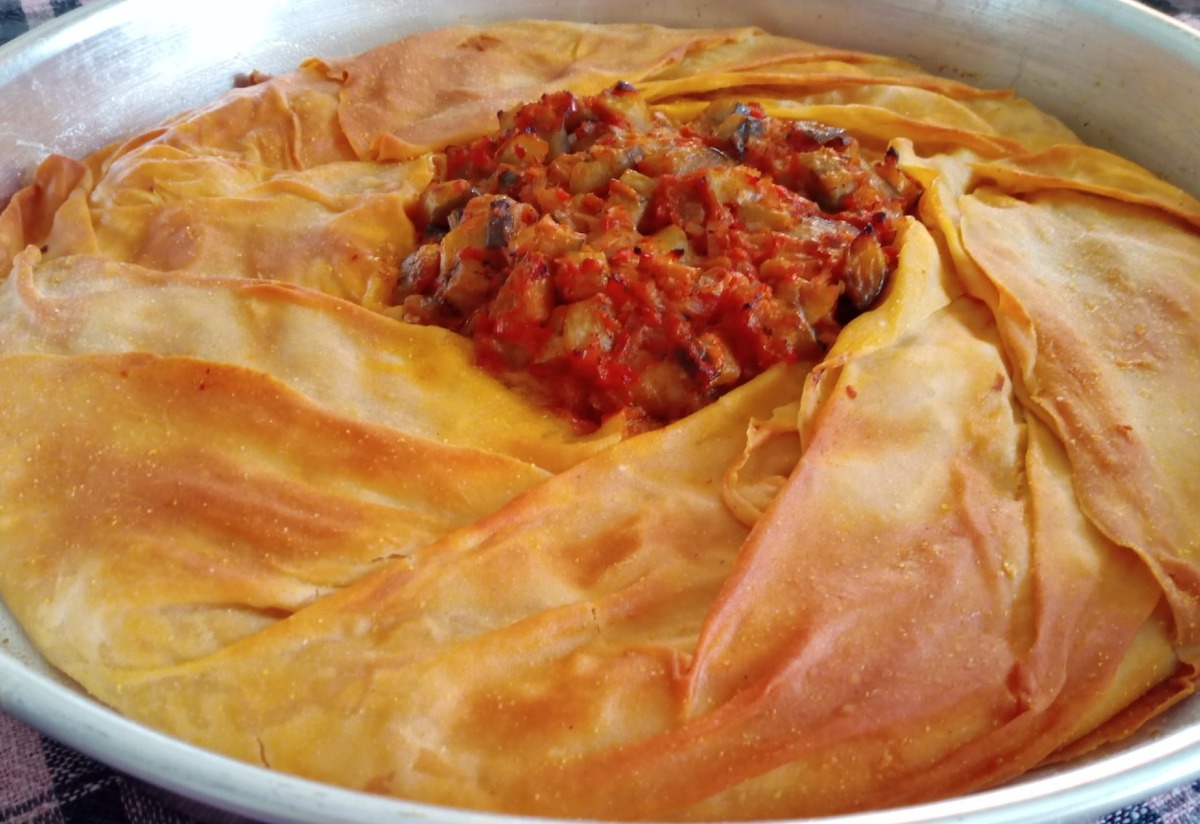 Ortası Yemek, Etrafı Börek: Kenarlı Pide Tarifi