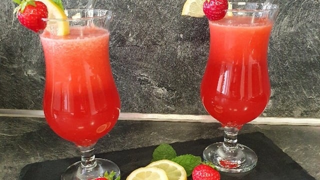 Yaz Serinliği: Çilekli Kolay Limonata