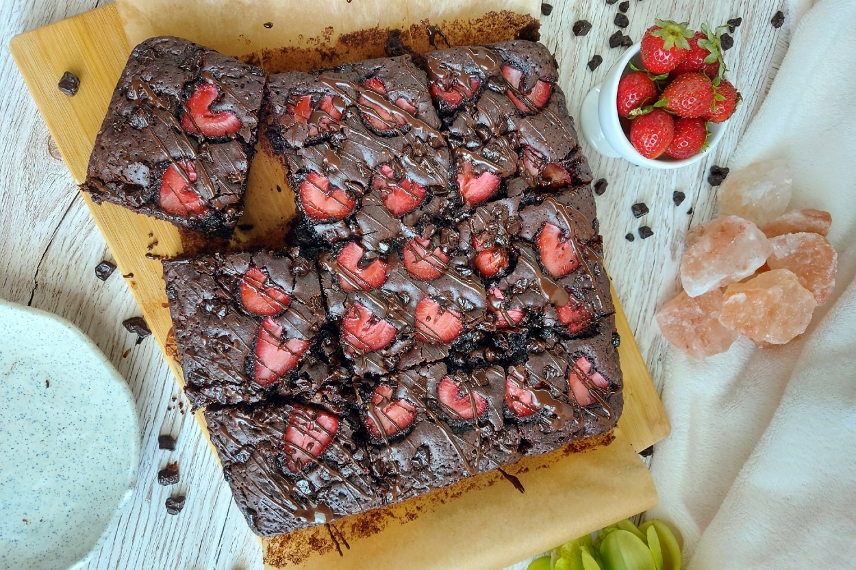 Çilekle Çikolatanın Dansı: Çilekli Brownie