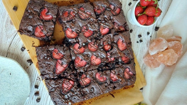 Çilekle Çikolatanın Dansı: Çilekli Brownie