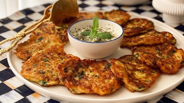 Her Sofraya Lazım: Yağ Çekmeyen Kabak Mücver