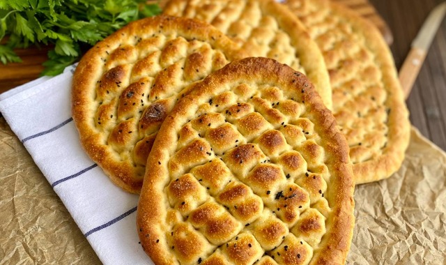 Yumuşak Kıvamlı, Sıcacık: Kebapçı Usulü Tırnak Pide