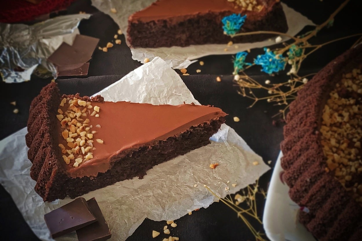 Yoğun Çikolatalı: Tart Kalıbında Kek