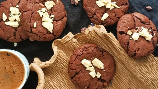10 Dakikada Hazır: Bitter Çikolatalı Brownie Kurabiye