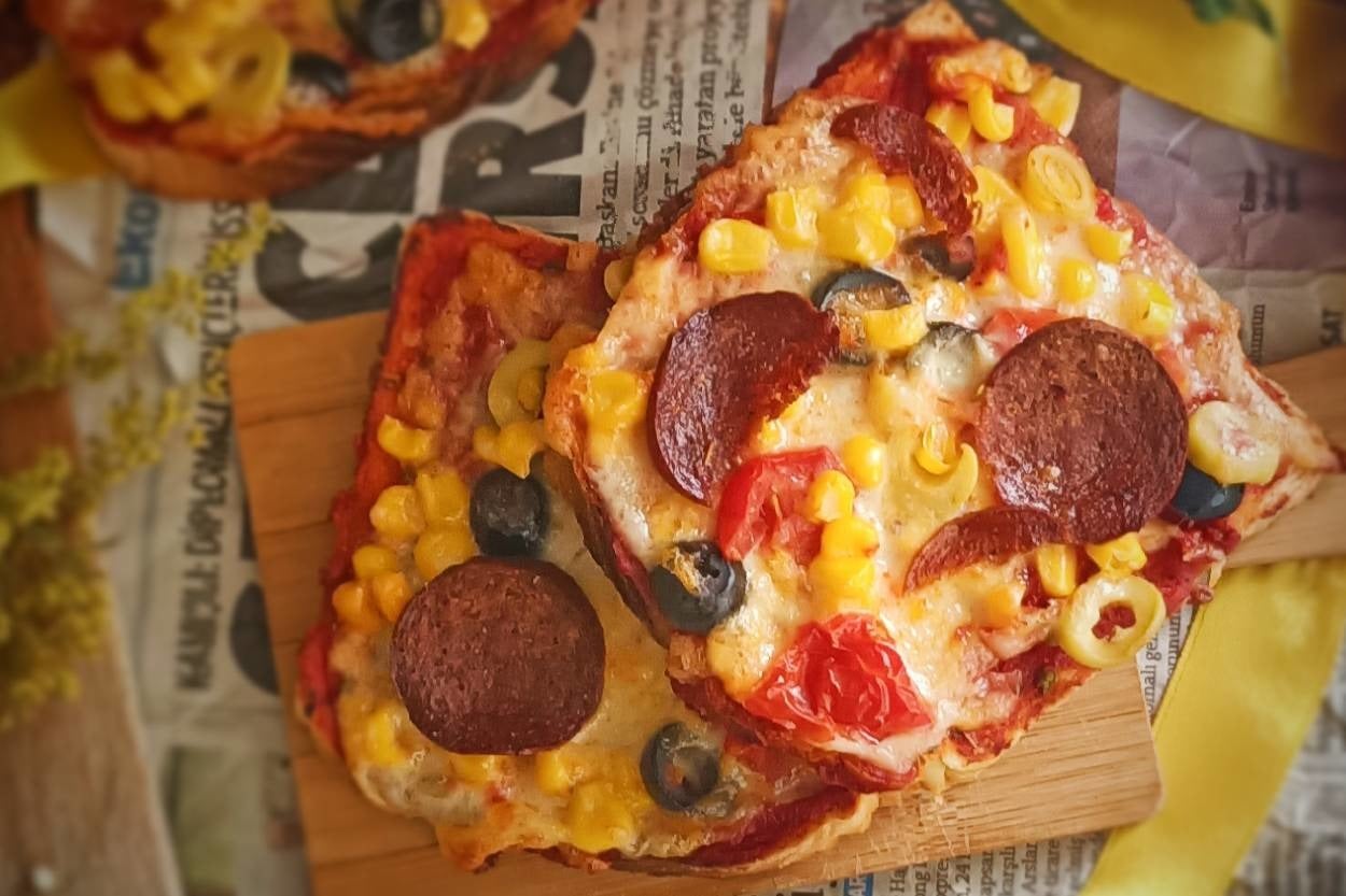 Kahvaltıya: Ekmek Pizzası