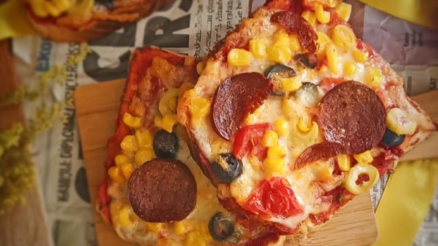 Kahvaltıya: Ekmek Pizzası