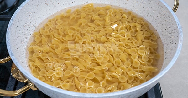 kavurmali-makarna-asama-1