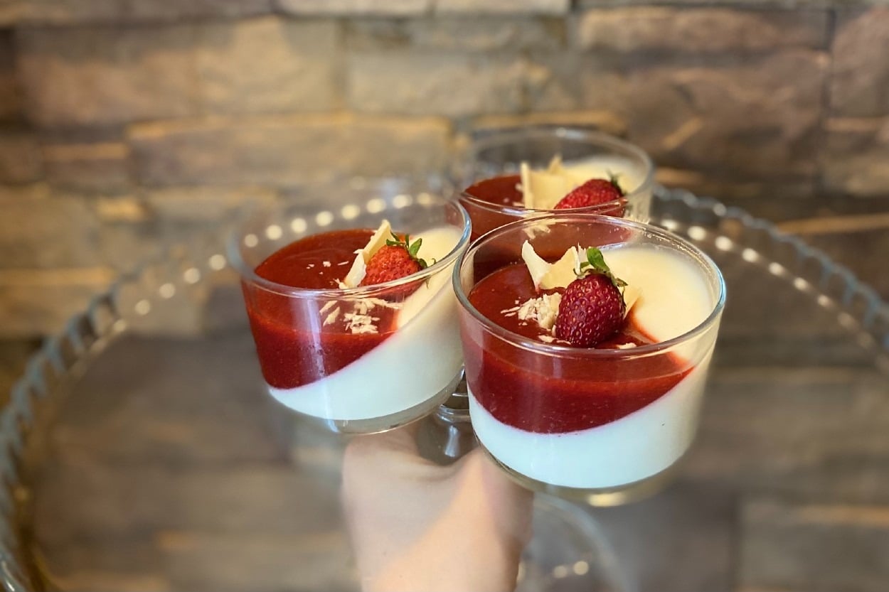 Tam Kıvamında: Çilek Soslu Panna Cotta