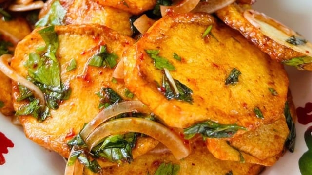 Bildiklerinizden Farklı: Soğanlı Patates Salatası