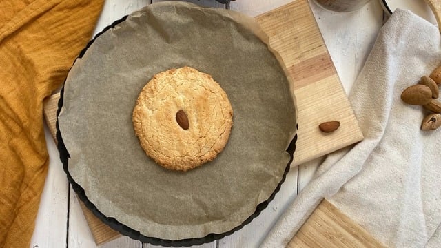 Az Malzemeli: Glutensiz Dev Acı Badem Kurabiyesi