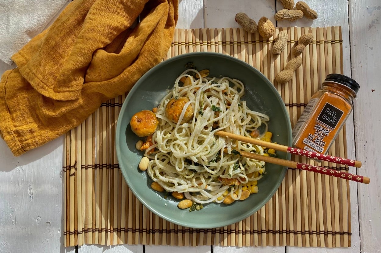 Glutensiz Tarif: Tavuk Köfteli Pad Thai