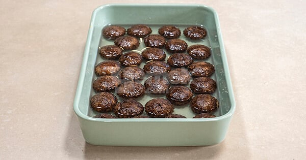 kakaolu-lokmalik-irmik-tatlisi-asama-11