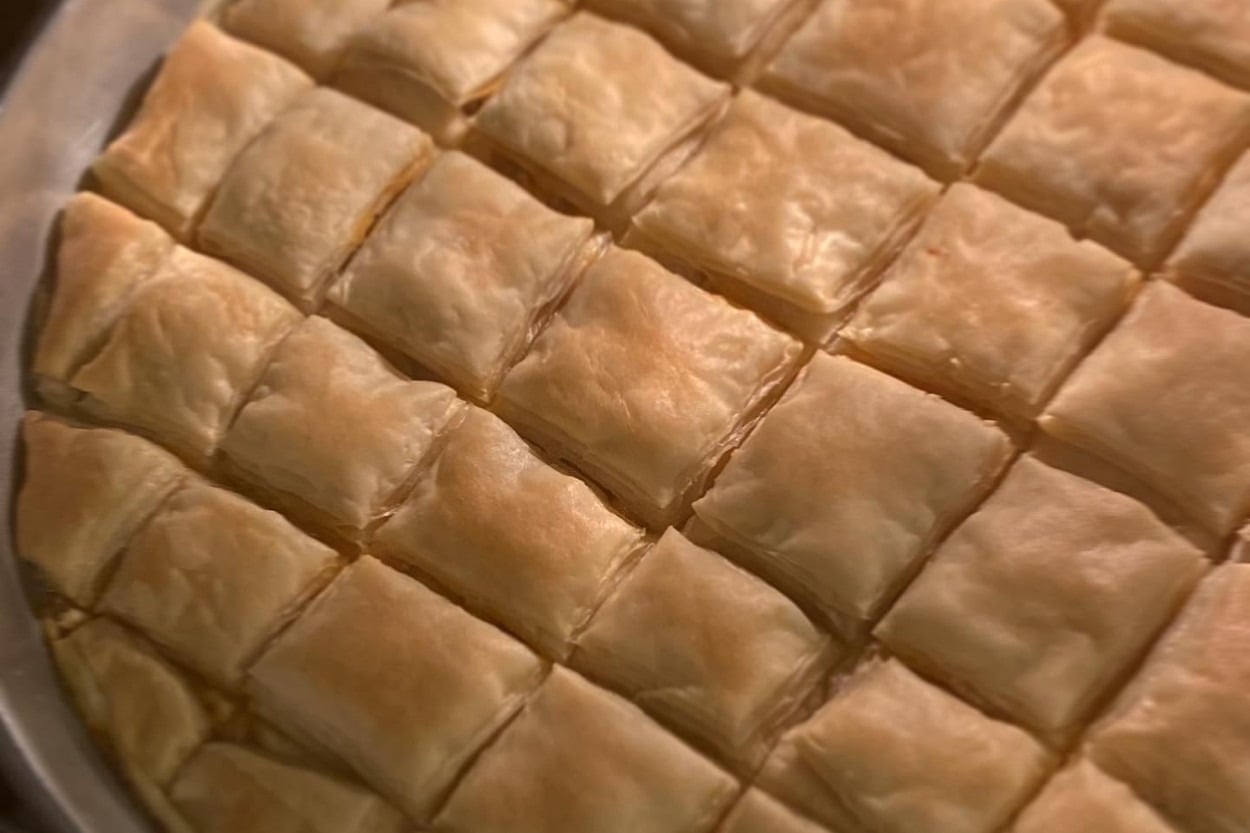 Baklava Lezzetinde: El Açması Nişastalı Börek