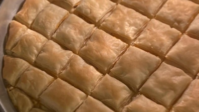 Baklava Lezzetinde: El Açması Nişastalı Börek