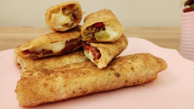 Her Öğüne Yakışır: Sucuklu Kaşarlı Çıtır Börek