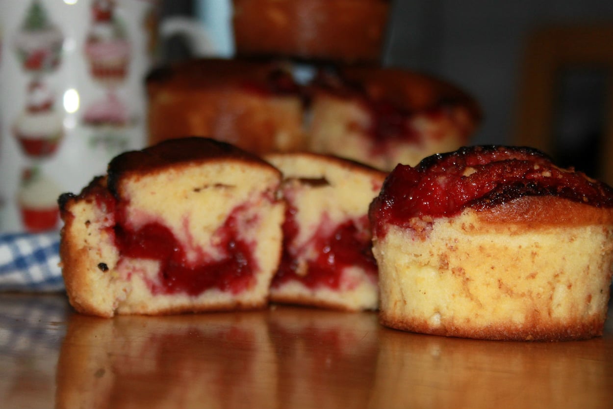 İçi Dolu Fıçıcık: Vişne Dolgulu Limonlu Muffin