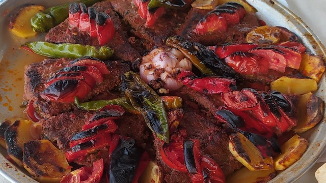Hatay'dan Sofranıza: Tepsi Kebabı