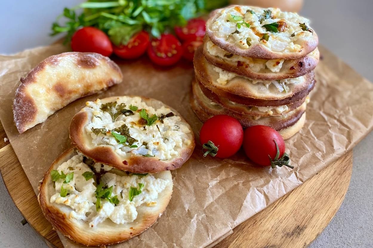 Etsiz de Olur: Peynirli Fındık Lahmacun