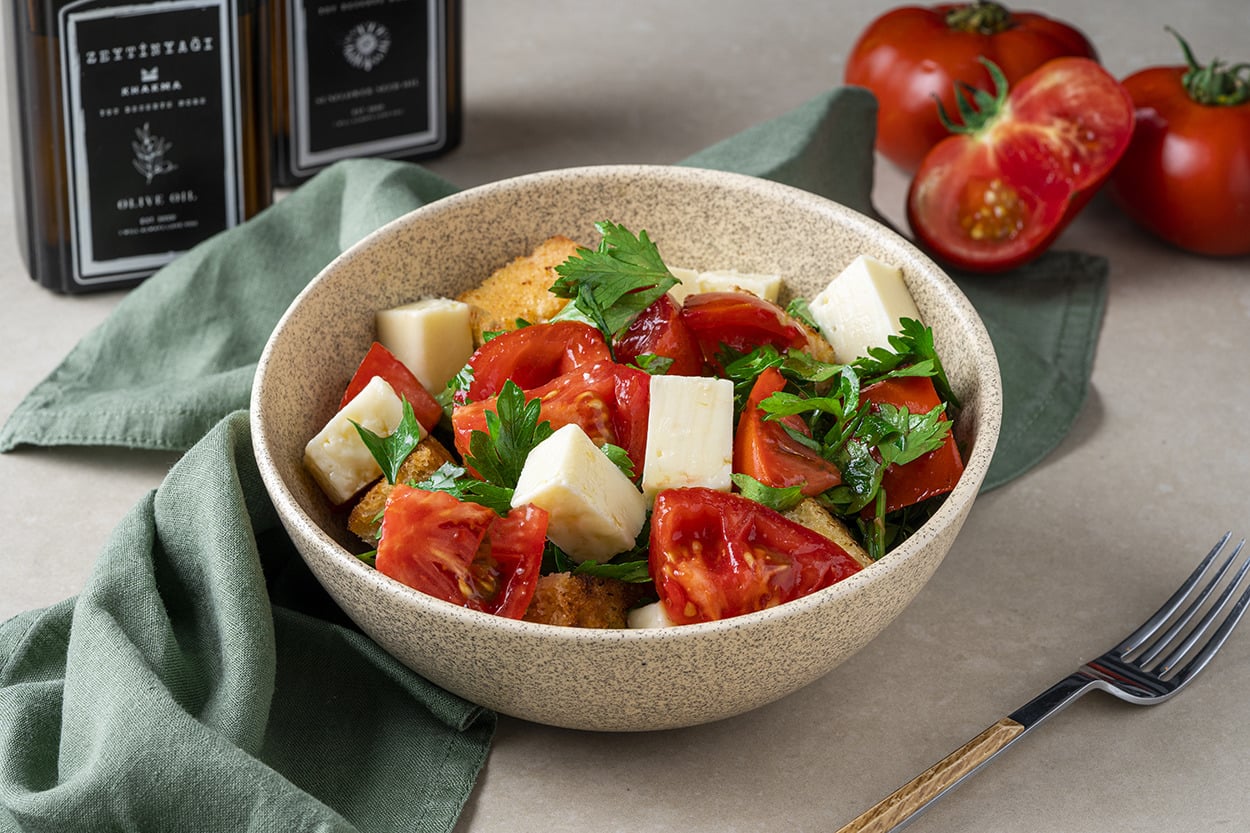 Favorilerimizden: Ballı Soyalı Ilık Domates Salatası