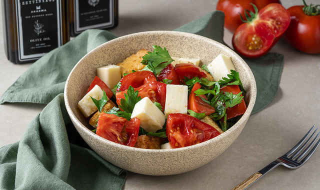 Favorilerimizden: Ballı Soyalı Ilık Domates Salatası
