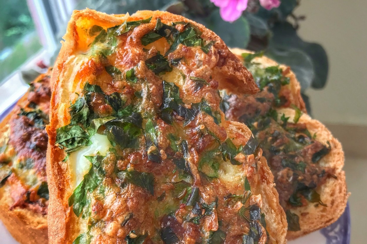 Bol Maydanozlu: Fırında Yumurtalı Ekmek