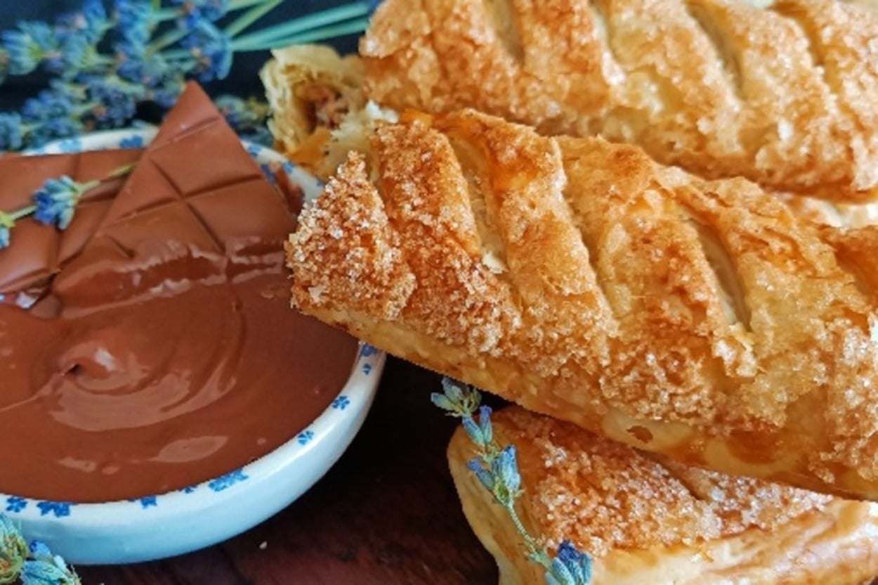 4 Malzemeli: Kolay Çikolatalı Milföy