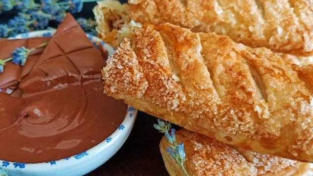 4 Malzemeli: Kolay Çikolatalı Milföy