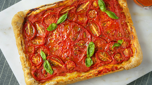 Tam Mevsiminde: Domatesli Milföy Tart