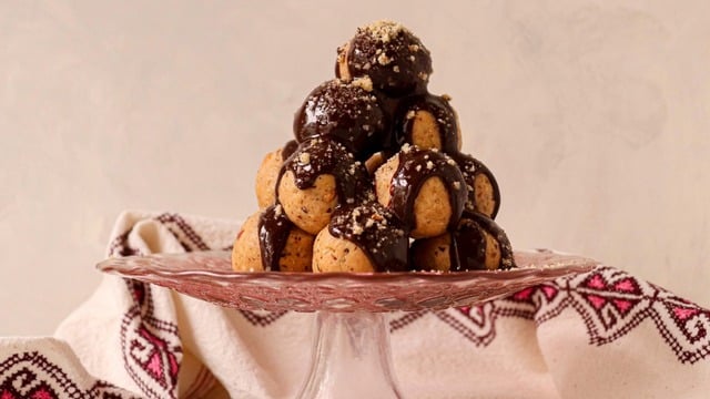 Pişirme Derdi Yok: Kolay Elmalı Profiterol