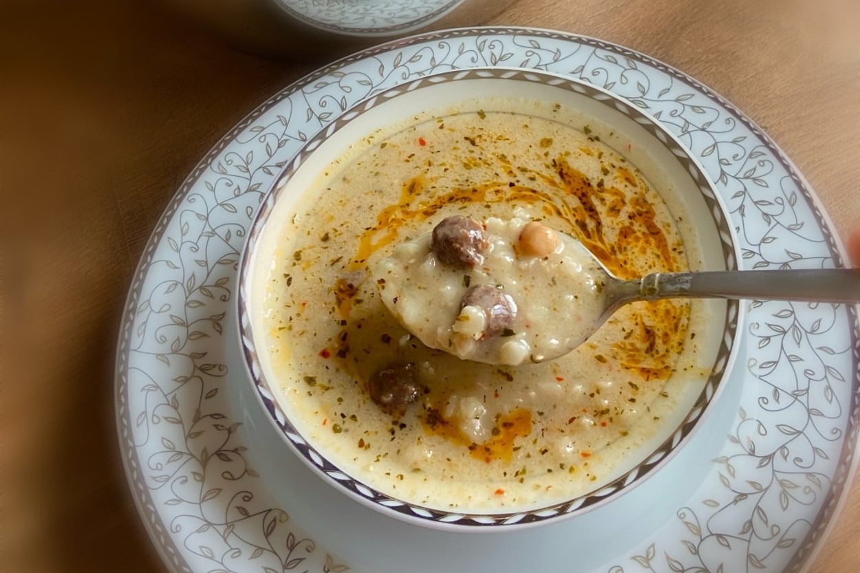 Çok Doyurucu: Köfteli Buğdaylı Yoğurt Çorbası