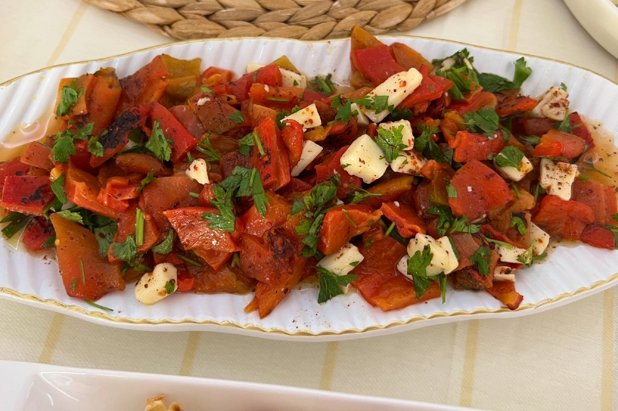 En Pratik Meze: Peynirli Köz Biber Mezesi