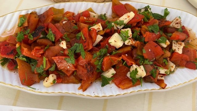 En Pratik Meze: Peynirli Köz Biber Mezesi