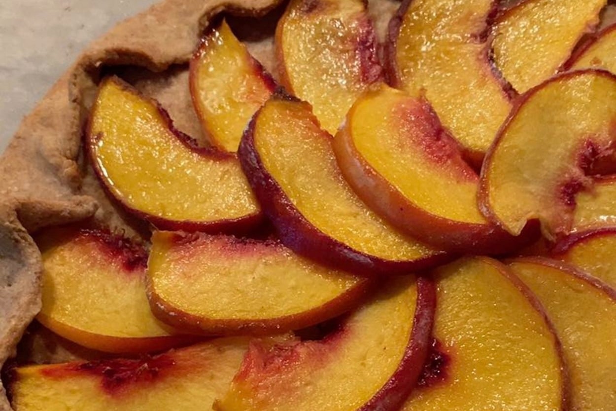 Sağlıklı Seçim: Tam Buğday Unlu Şeftalili Galette