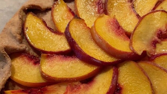Sağlıklı Seçim: Tam Buğday Unlu Şeftalili Galette