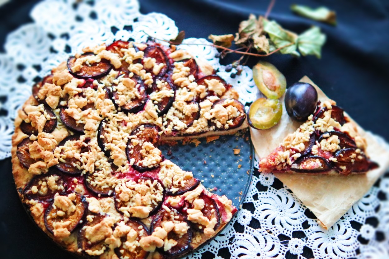 4 Kaşık Sıvı Yağla: Erikli Kolay Tart