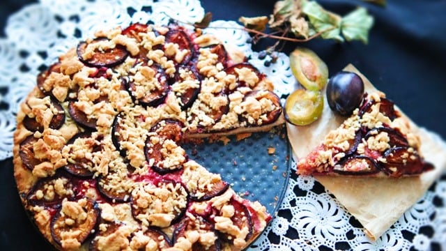 4 Kaşık Sıvı Yağla: Erikli Kolay Tart